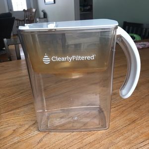 Clearly filtered water pitcher